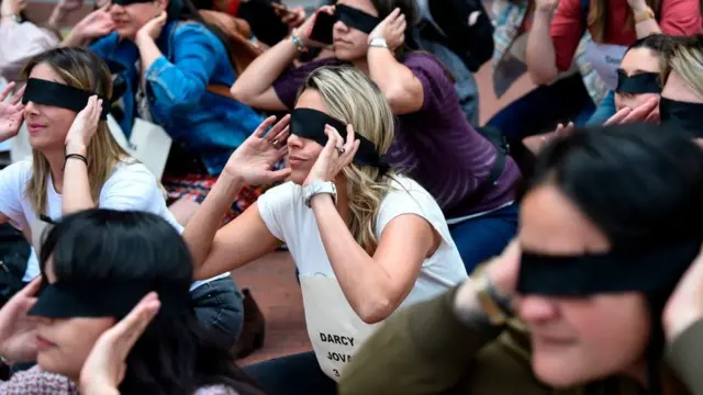 Coreografia do coletivobetano com baixarLas Tesis na Colômbia