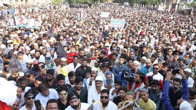 भोपाल में मैक्रों के ख़िलाफ़ प्रदर्शन