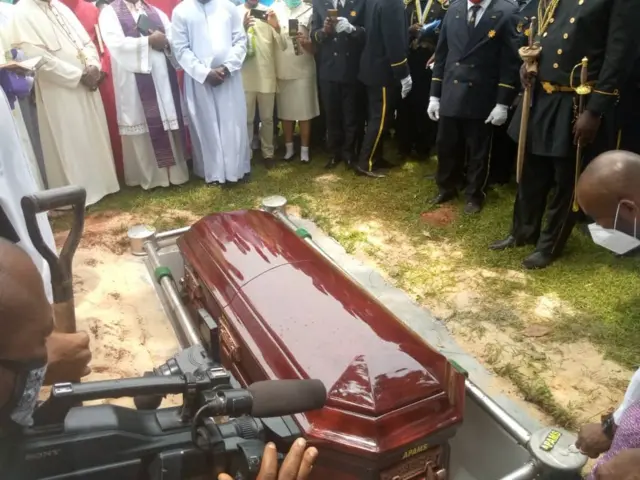 Tonimas burial casket