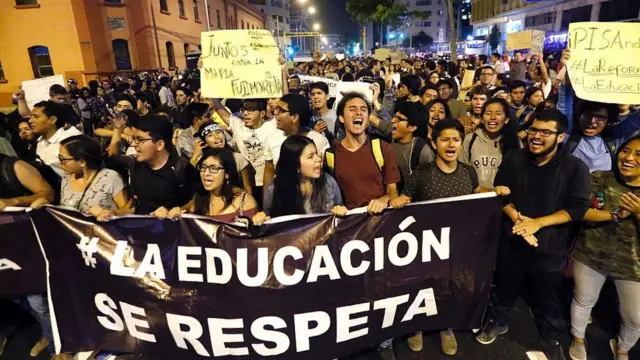 Protesta por la educación en Perú