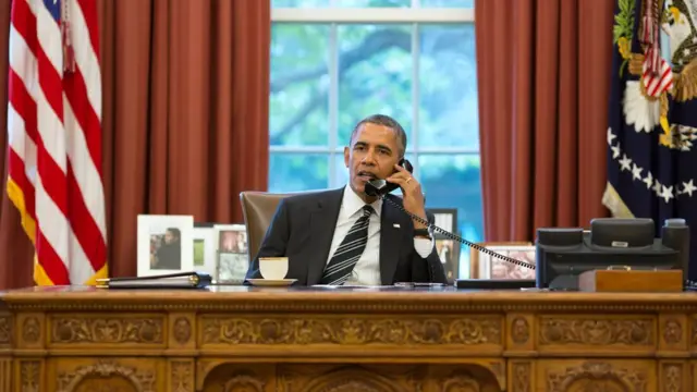 Barack Obama ao telefone com Rohani