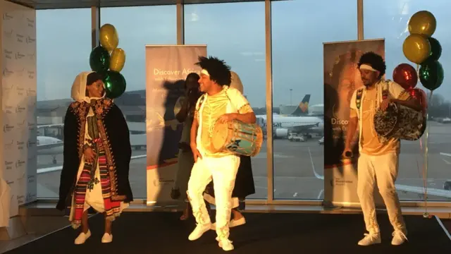 ጽምብል ምኽፋት መስመር ኣዲስ ኣበባ-ማንቸስተር ንምምዕራግ ዝመጹ ሙዚቀኛታትን ሳዕሳዕትን፡ 11 ታሕሳስ 2018