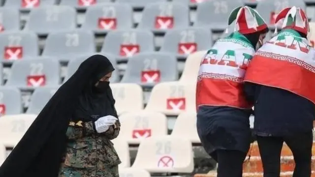 حکومت ایران درباره حضور زنان در ورزشگاه ها و دیدن فوتبال مقاومت دارد