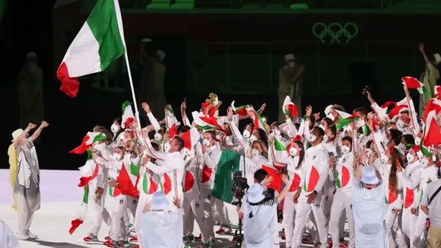İtalyan sporcular Olimpiyatlar açılış töreninde.
