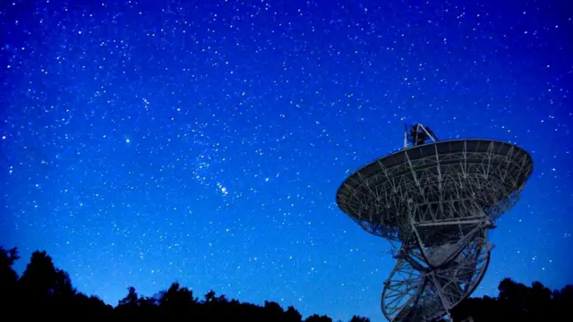 Стоит ли нам не только прослушивать космос, но и отправлять собственные сообщения? Не приглашаем ли мы в свой дом врага?