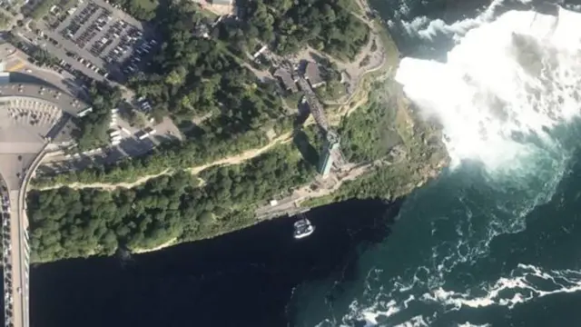 Mancha negra en el Río Niágara