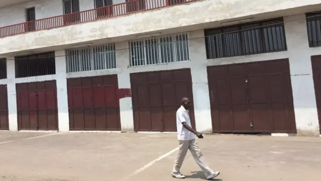 La plupart des magasins sont fermés