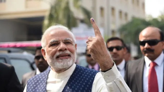 મતદાન કર્યા બાદ મોદી