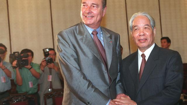 Tổng Bí thư Đỗ Mười tiếp Tổng thống Pháp Jacques Chirac ngày 12/11/1997 ở Hà Nội