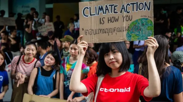 เยาวชนประท้วง