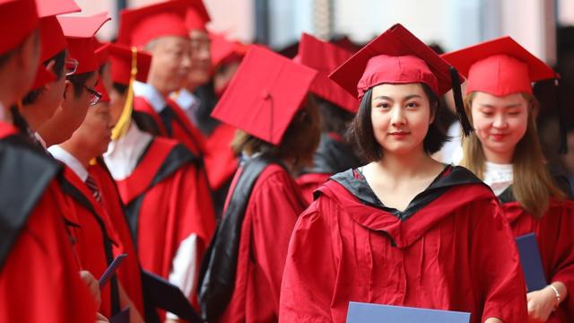 中国某艺术专业的大学毕业生（资料照片）。