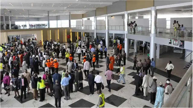 Awọn ero ni papakọ ofurufu