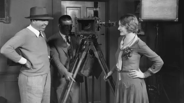 Công nghệ làm phim ở Hollywood đã thay đổi rất nhiều kể từ thời King Vidor (trái) làm đạo diễn