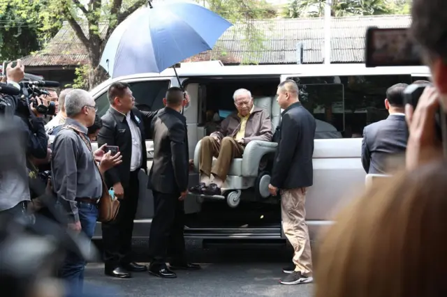 พล.อ เปรม