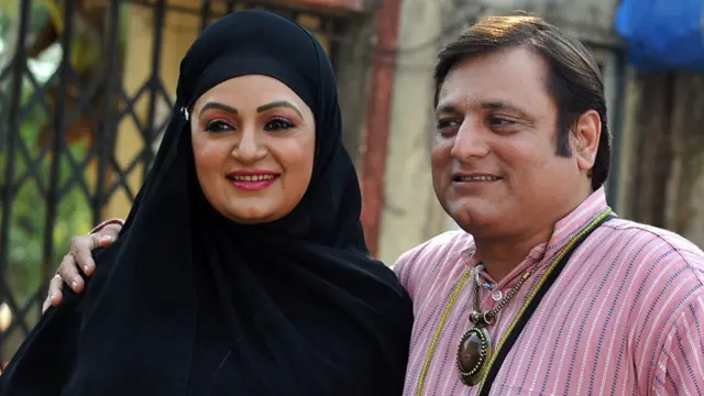 મનોજ જોશીની સાથી કલાકાર સાથે એક તસવીર