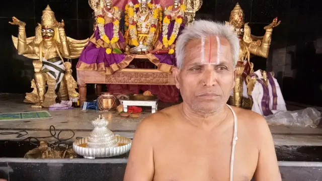 ఆలయ ప్రధాన అర్చకుడు అన్నవరం సత్యనారాయణాచార్యులు