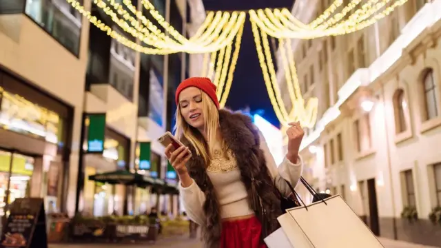 حتى عندما يتمكن العمال الأمريكيون من الحصول على إجازة، فإن الكثيرين منهم يردون على رسائل العمل