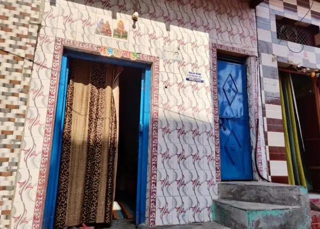 संजना का घर