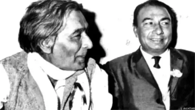 जावेद अख्तर यांचे वडील जाँनिसार अख्तर (डावीकडे) गीतकार साहिर लुधियानवी यांच्यासोबत