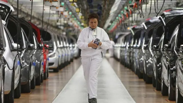 خط لإنتاج سيارات "فولكس فاغن" في ألمانيا