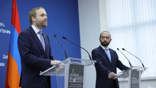 Ararat Mirzoyan (sağda) və Jakub Kulhánek