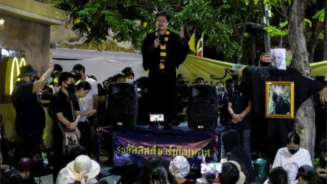 นายอานนท์ นำภา ปราศรัยวิจารณ์สถาบันกษัตริย์อย่างเปิดเผยในการชุมนุมเมื่อ 3 ส.ค.