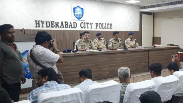 పోలీస్ ప్రెస్ మీట్