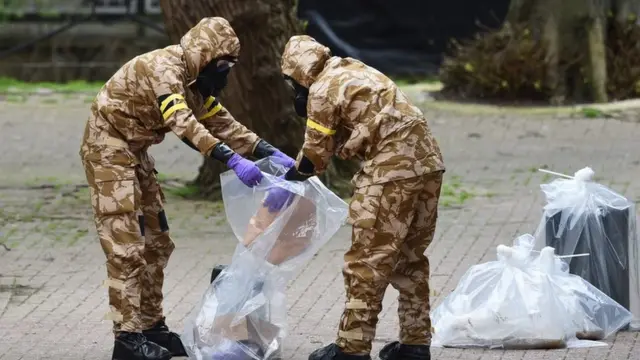 Сотрудники служб безопасности в Солсбери