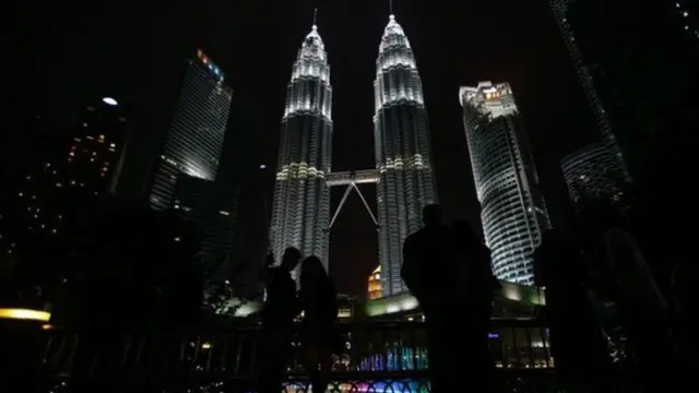 برجا بتروناس التوأم في العاصمة الماليزية كوالامبور