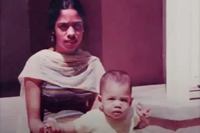 తల్లి శ్యామలతో చిన్నారి కమలా హారిస్