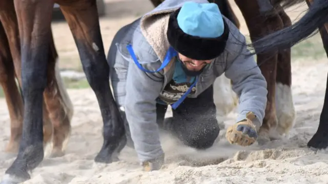 тасма тартылган аянтта