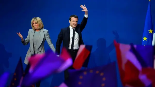 Макрон с супругой