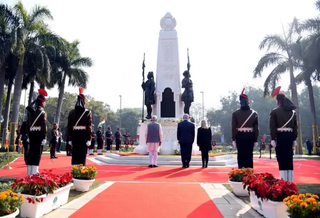 तीन मूर्ति चौक पर मोदी और नेतन्याहू