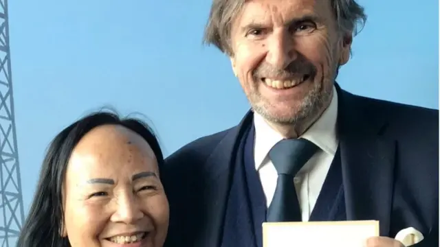 Bà Dương Thu Hương và ông Daniel Rondeau, thuộc Viện Hàn lâm Pháp