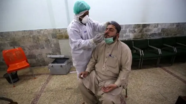 पाकिस्तान में कोरोना