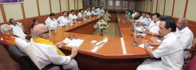 एकूण पाच वेळा करुणानिधी मुख्यमंत्रिपदी राहिले