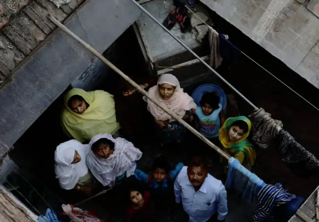 শাকিল আহমেদের পরিবারের ১০ সদস্য, তারা মাত্র দুটি রুম নিয়ে থাকেন।