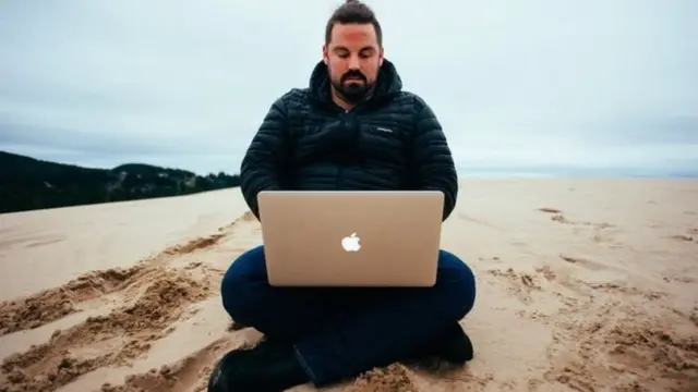 Sebastian anasema kwamba alihifadhi asilimia 82 ya mapato yake