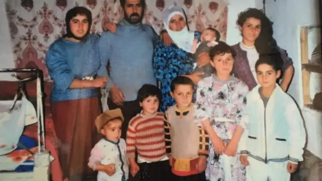 Aysel Öğüt fotoğrafta en solda