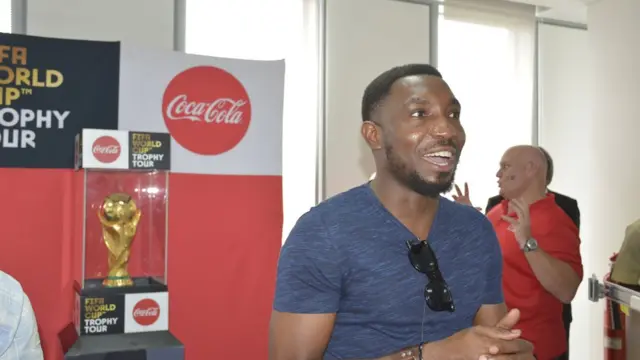 Timi Dakolo duro niwaju ife ẹyẹ agbaye