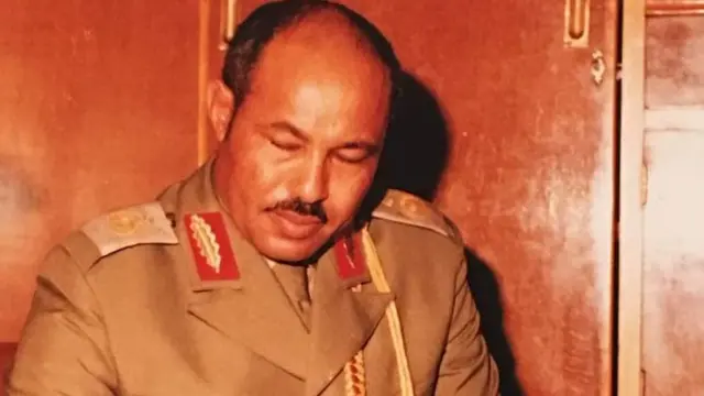 ብ/ጄኔራል መርዕድ ንጉሤ 1975-1979 የኤርትራ አስተዳዳሪ እና የሁለተኛው አብዮታዊ ሠራዊት አዛዥ ሳሉ።