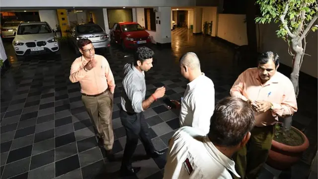 చిదంబరం ఇంటి వద్ద సీబీఐ, ఈడీ అధికారులు