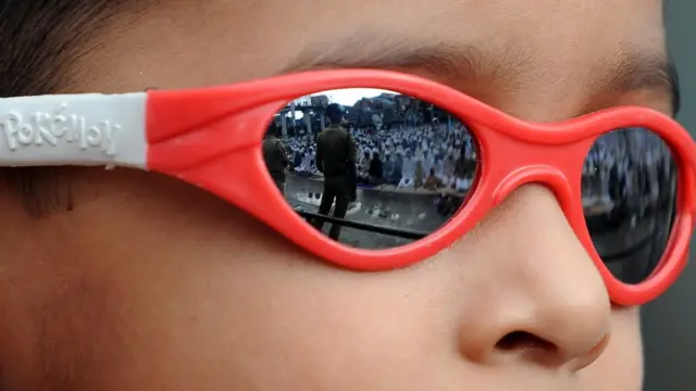 नमाज़ पढ़ते लोग