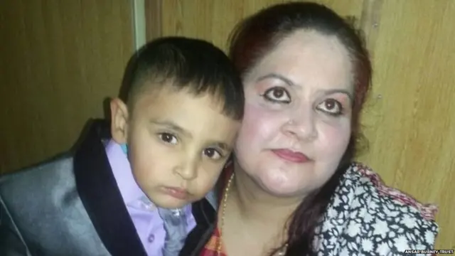 इफ़्तिखार अहमद और मां रोहिना कयानी