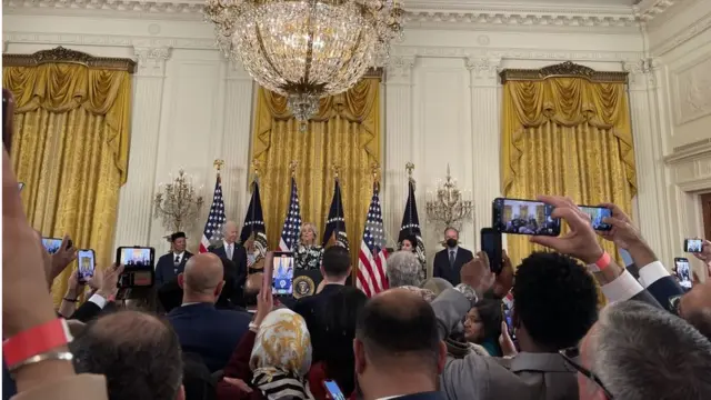 ঈদ উপলক্ষে যুক্তরাষ্ট্রের মুসলমান সম্প্রদায়ের সঙ্গে শুভেচ্ছা বিনিময় করছেন মার্কিন প্রেসিডেন্ট জো বাইডেন