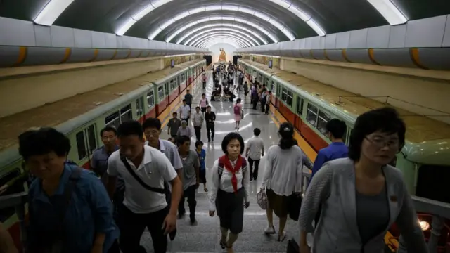 Es infrecuente ver extranjeros occidentales en Pyongyang.