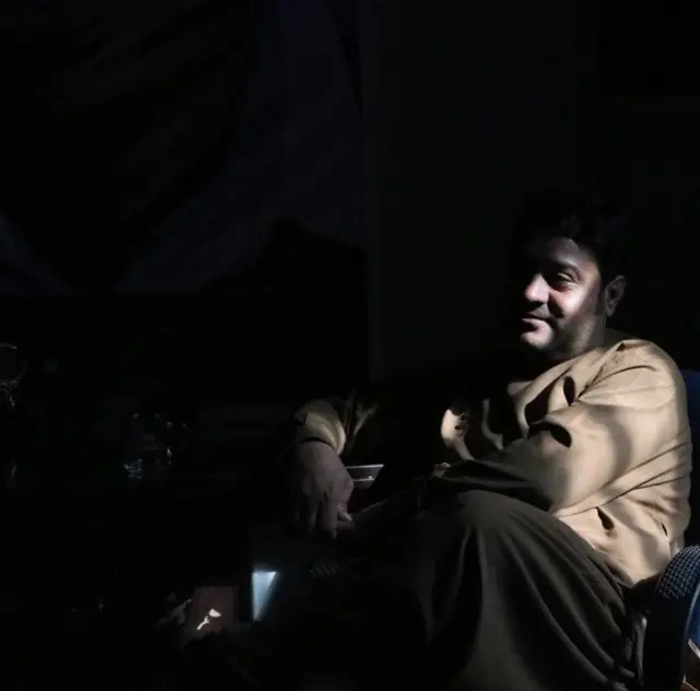 الیاس داعي د نومبر پر لومړۍ نېټه دا انځور خپل فیسبوک ته پورته کړی دی.