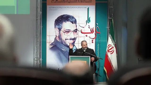 اسماعیل احمدی مقدم در مراسمی برای علیرضا عسگری