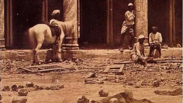 ১৮৫৭ সালের বিদ্রোহে তুমুল লড়াই হয় লাক্ষ্ণৌ শহরে সিকান্দার বাগে (পার্কে)