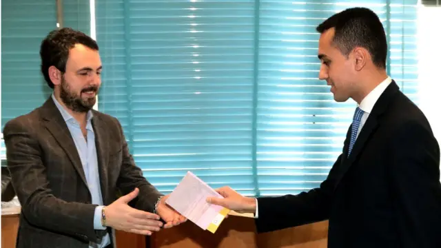 Luigi Di Maio deposita su voto.